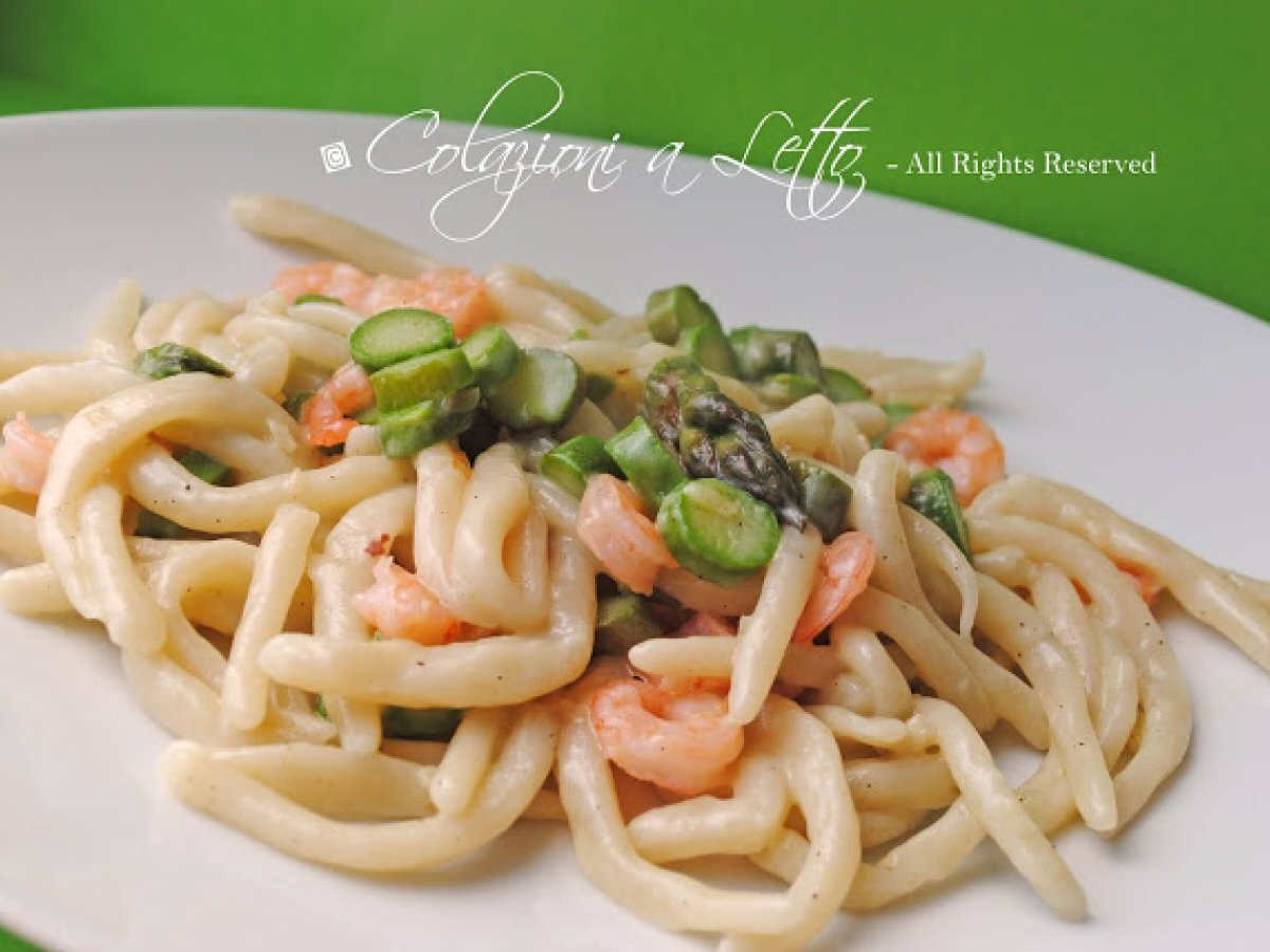 Strozzapreti con gamberetti e asparagi