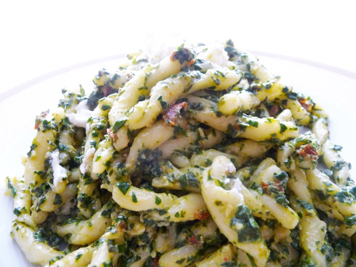 STROZZAPRETI CON MANDORLE E SPINACI
