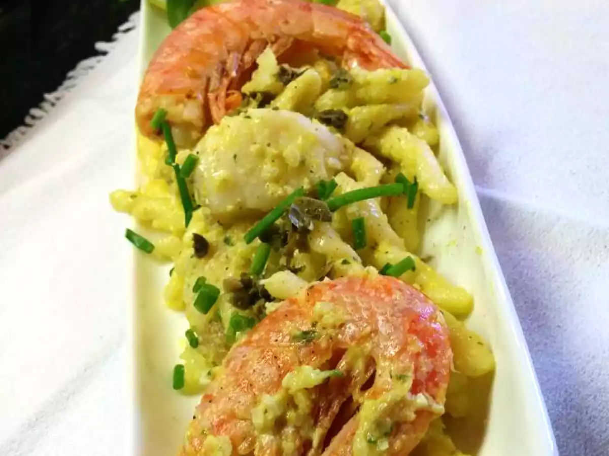 STROZZAPRETI CON PESTO DI AGRUMI, CODA DI ROSPO E GAMBERONI