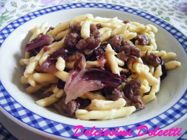 Strozzapreti con salsiccia e radicchio