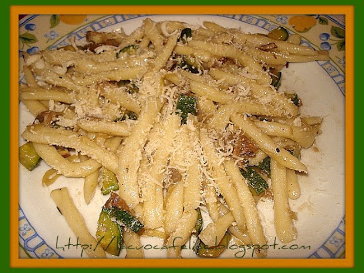 STROZZAPRETI FATTI IN CASA CON PORCINI E ZUCCHINE