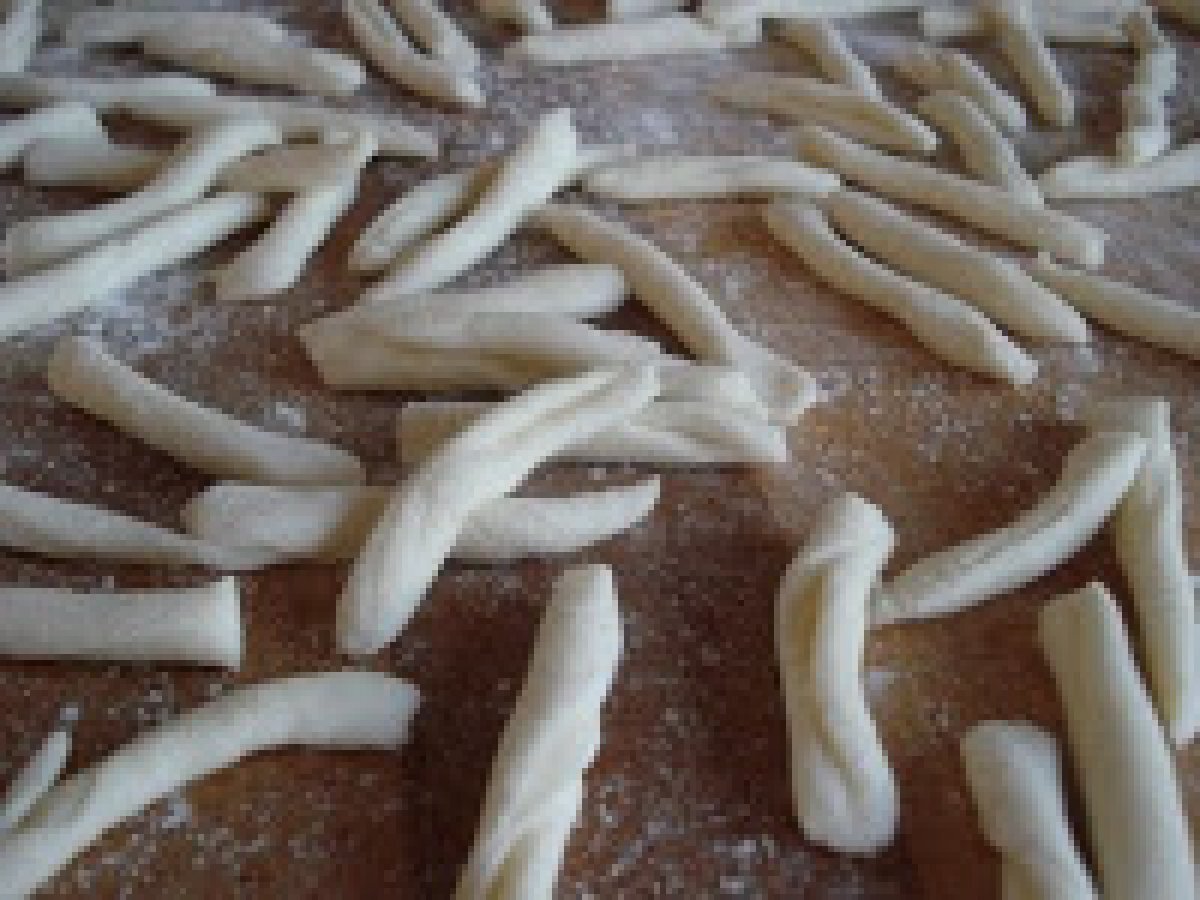 STROZZAPRETI FATTI IN CASA CON PORCINI E ZUCCHINE - foto 3