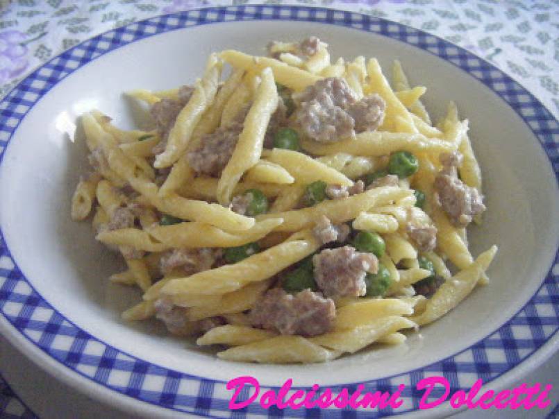 Strozzapreti panna, salsiccia e piselli - foto 2