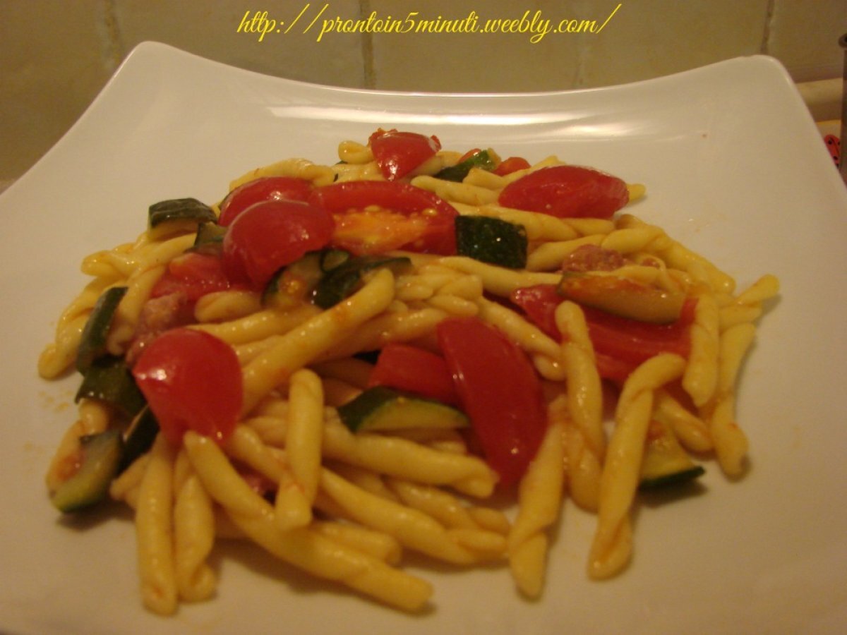 Strozzapreti Salsicce e Zucchine