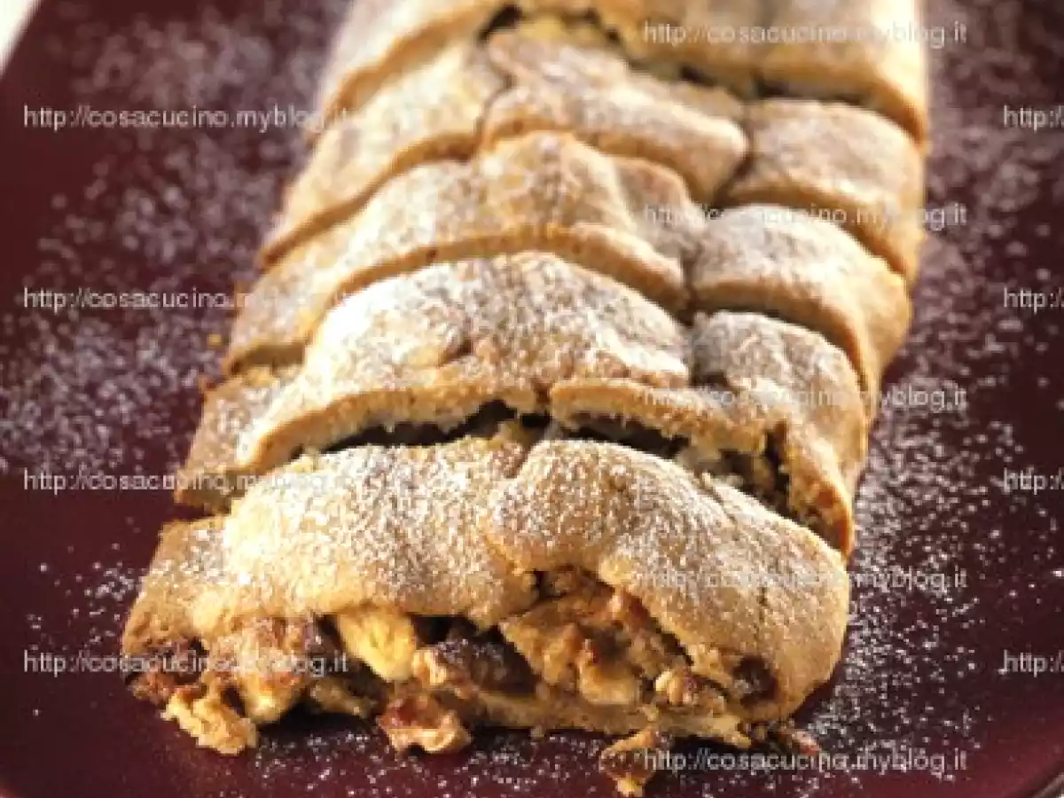 Strudel alla crema con noci e cannella