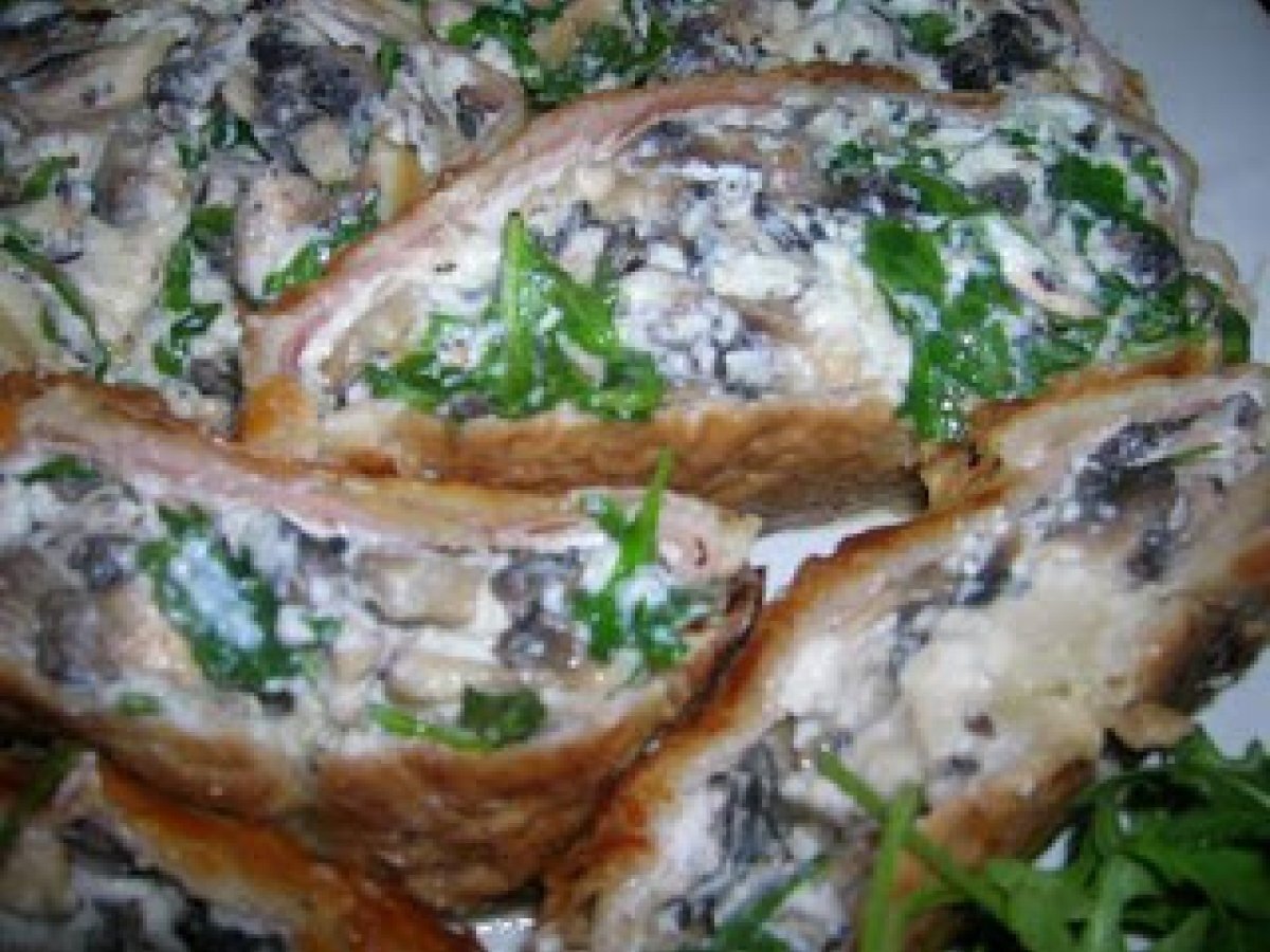 Strudel di funghi, ricotta e rucola