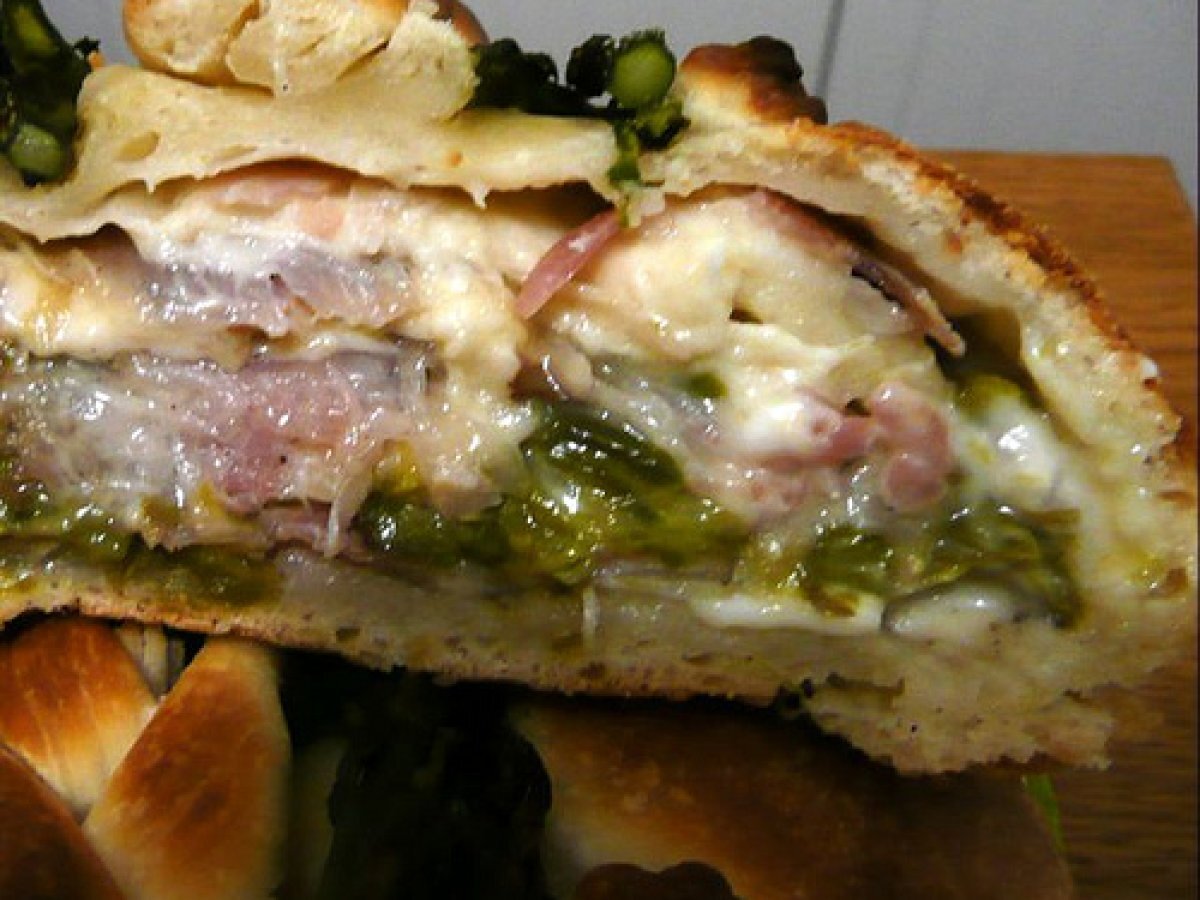 Strudel salato con asparagi