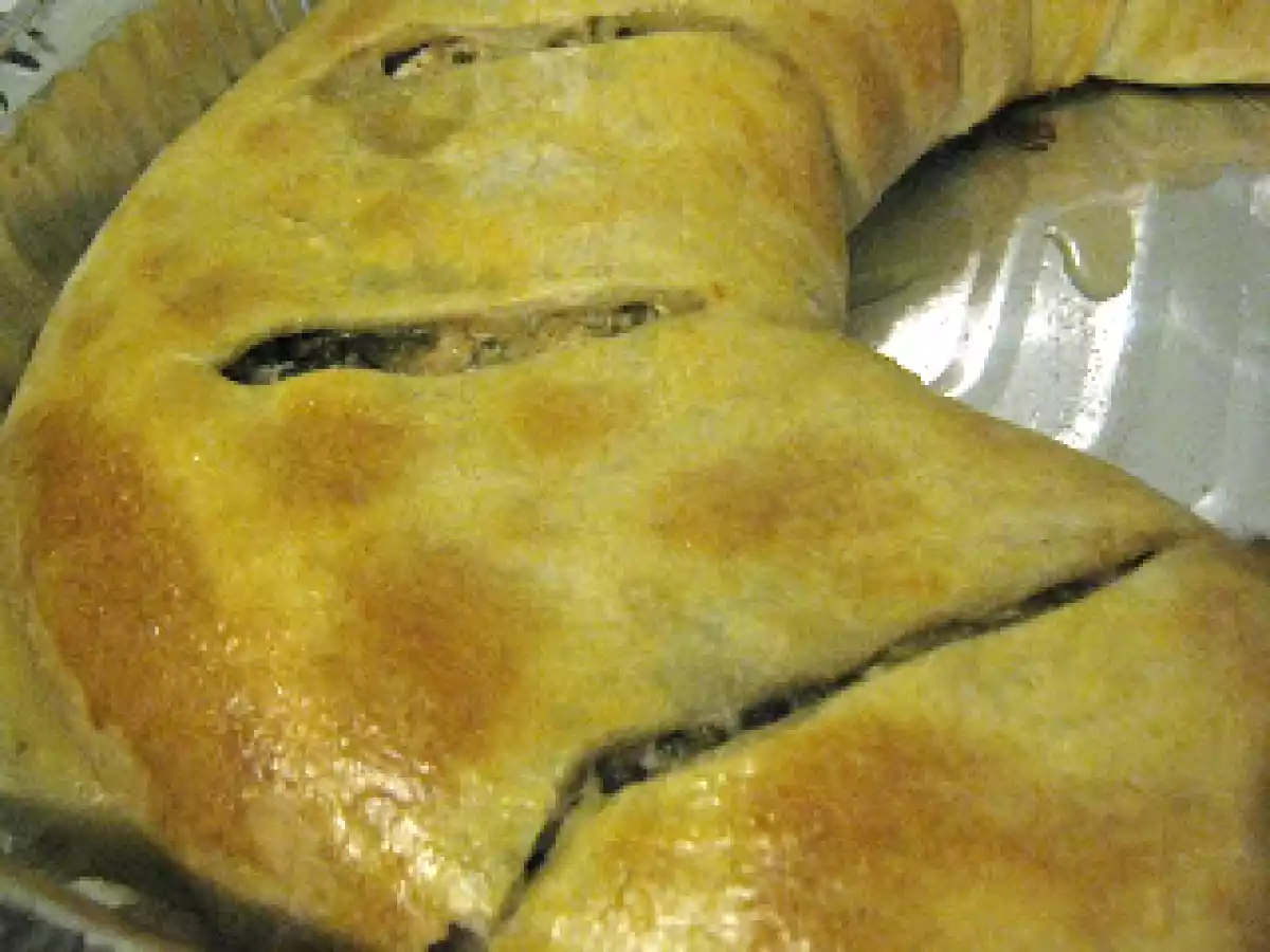 Strudel salato con scarola ripassata e ricotta