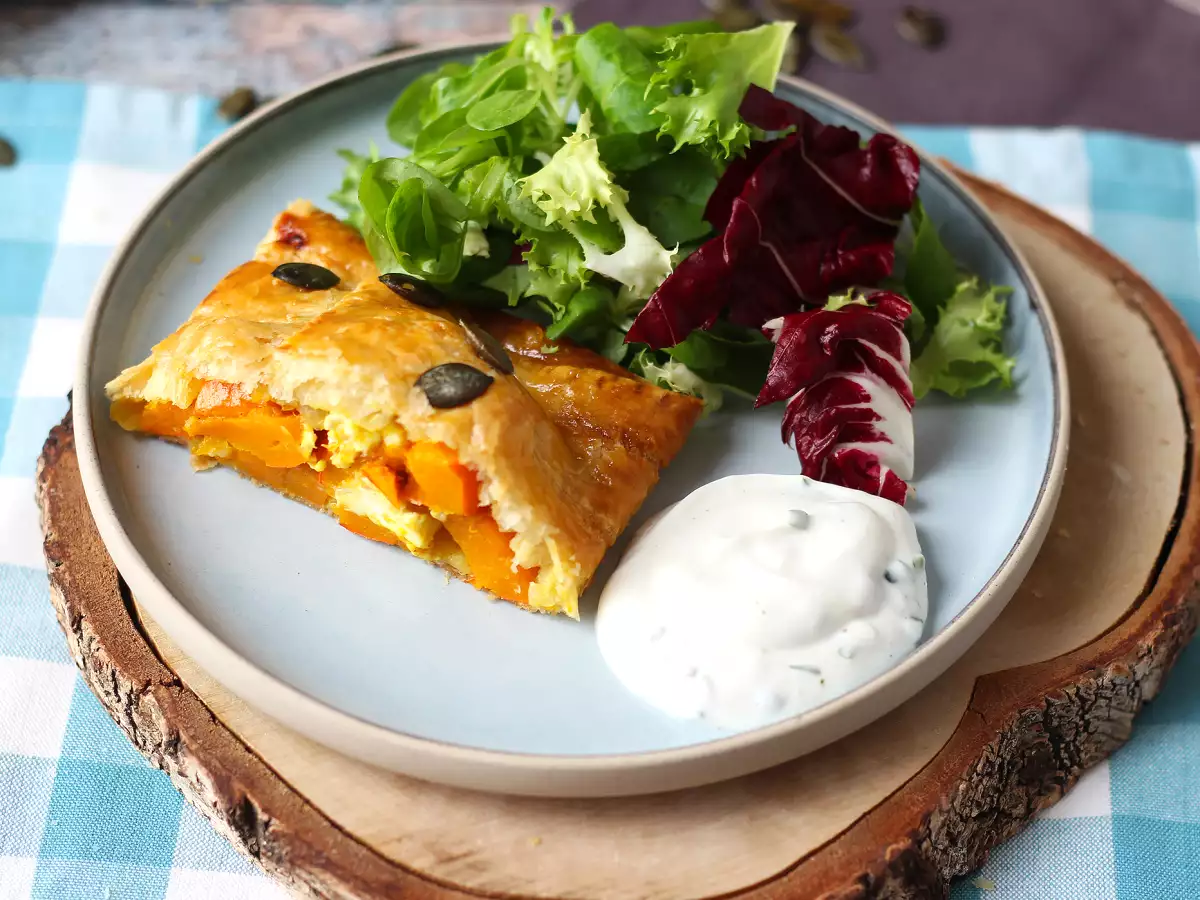 Strudel salato di zucca potimarron e feta con pasta sfoglia croccante