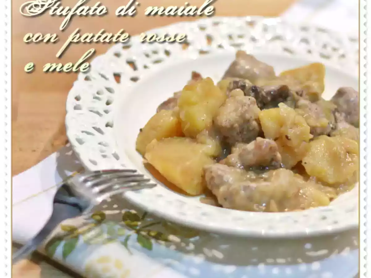 Stufato di maiale con patate rosse e mele