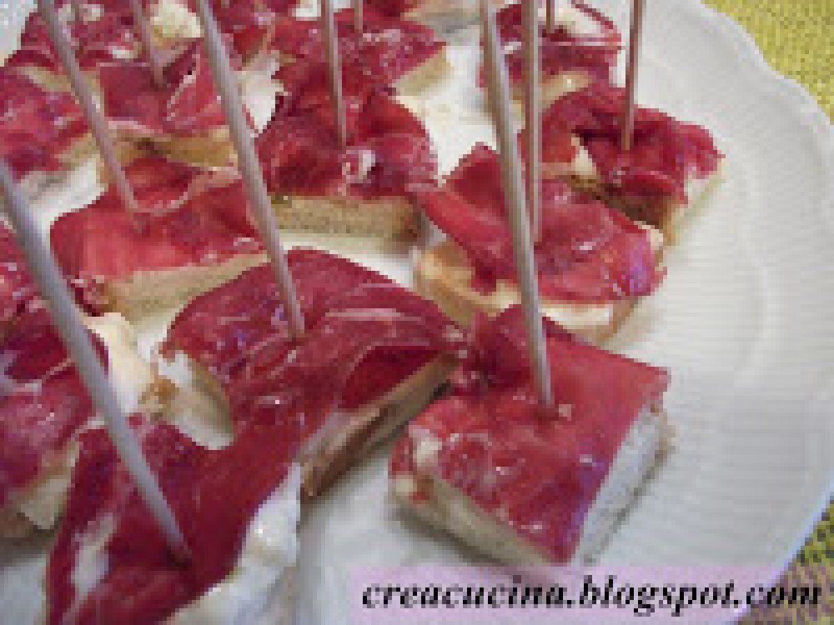 STUZZICHINI CON BRESAOLA E SALSA TONNATA - foto 3