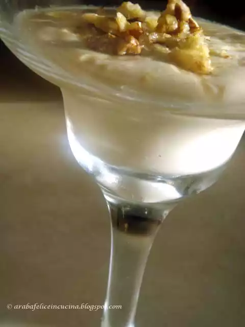 Super coppa allo yogurt greco, noci e latte condensato