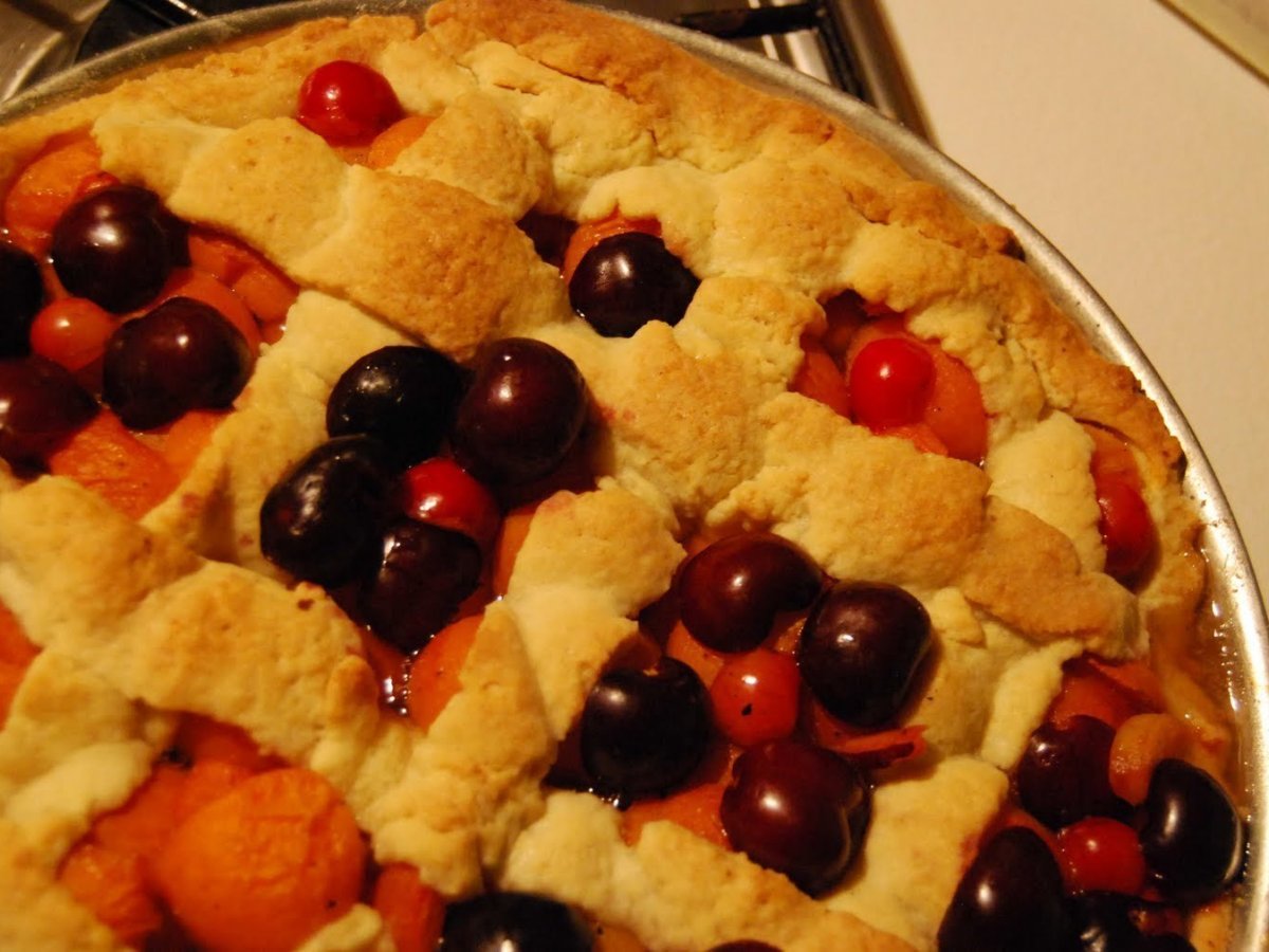 Super Crostata albicocche e ciliegie