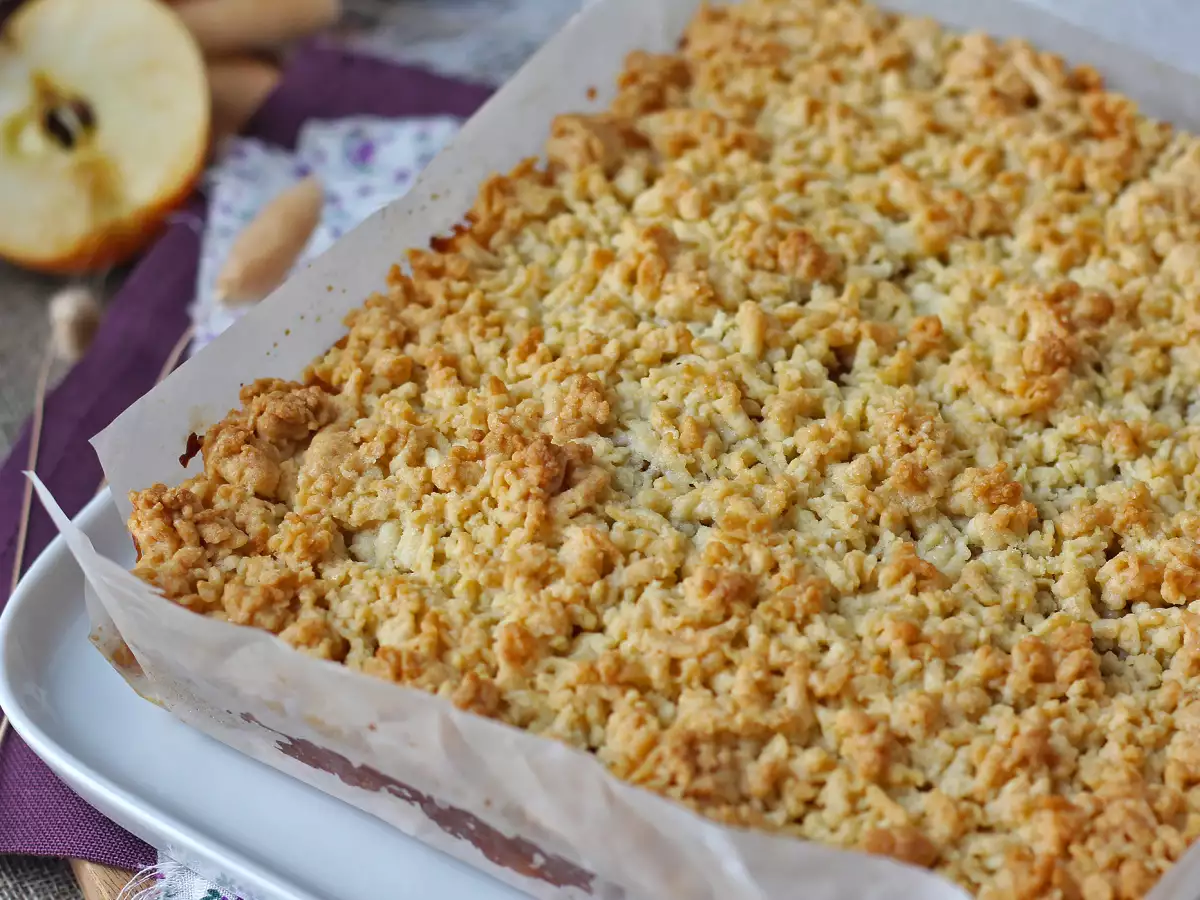 Szarlotka: torta di mele polacca con copertura sbriciolata e croccante - foto 5