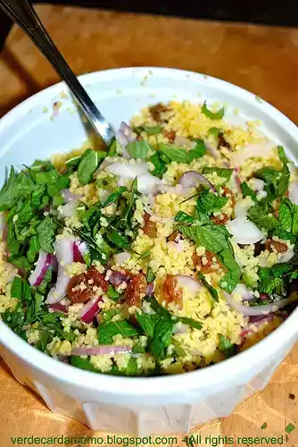 Tabulè di couscous, uvetta e menta