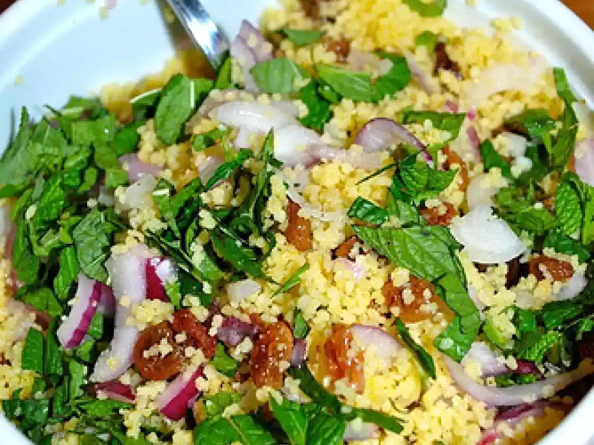 Tabulè di couscous, uvetta e menta