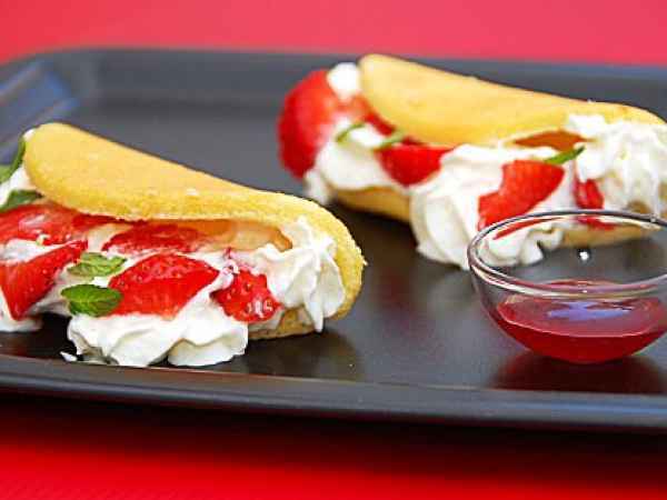 TACOS DOLCI CON PANNA E FRAGOLE - foto 2