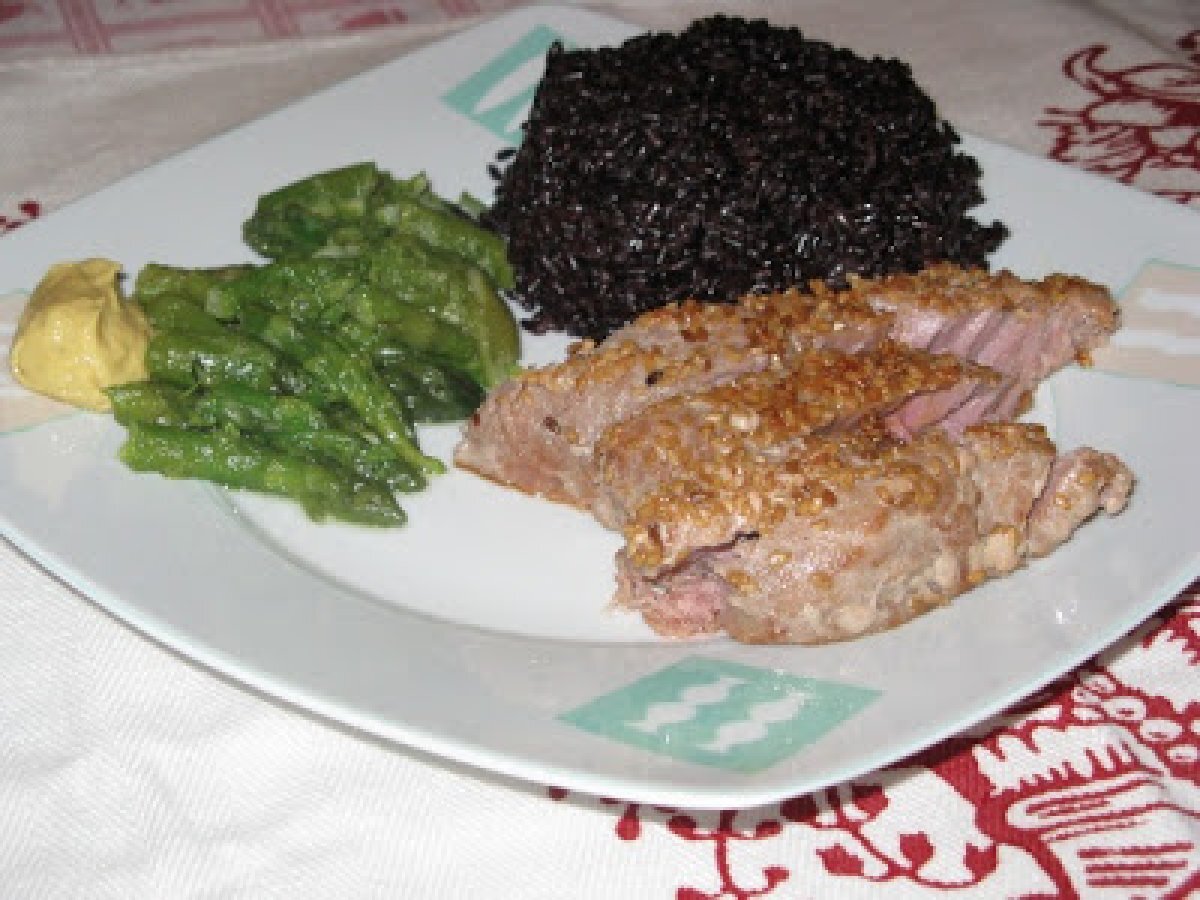 Tagliata di tonno al sesamo con riso venere