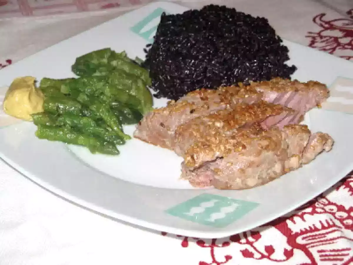 Tagliata di tonno al sesamo con riso venere