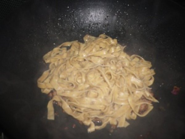 TAGLIATELLE AI FUNGHI CON SALSICCIA RADICCHIO E NOCI, foto 4