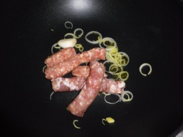 TAGLIATELLE AI FUNGHI CON SALSICCIA RADICCHIO E NOCI, foto 9