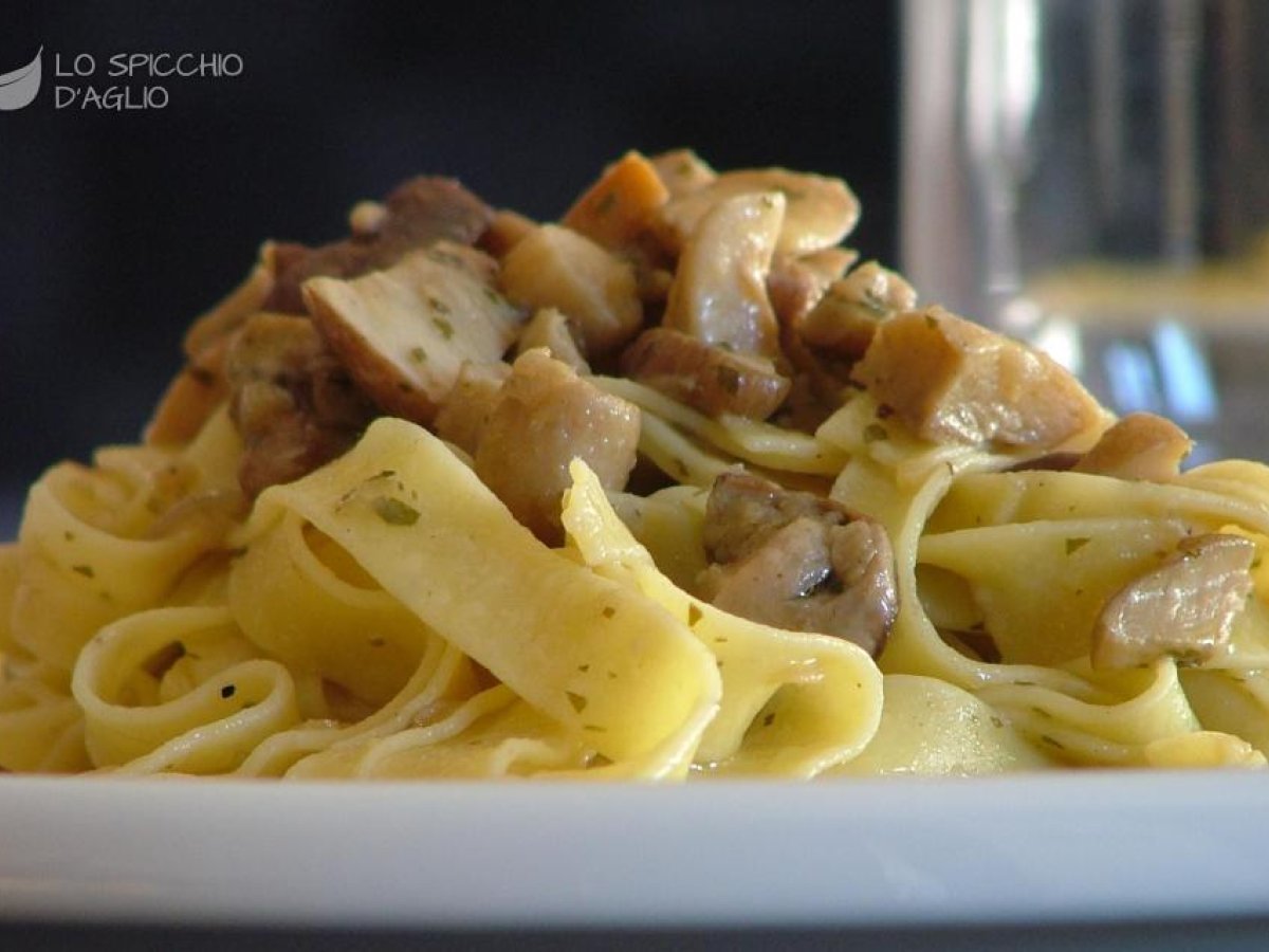 TAGLIATELLE AI FUNGHI PORCINI