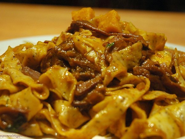 TAGLIATELLE ai SEMI di PAPAVERO, ZUCCA e PORCINI