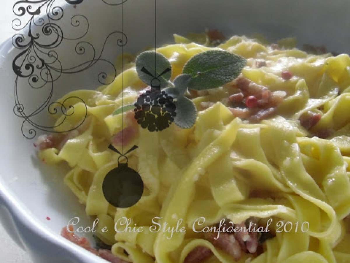 Tagliatelle al burro fuso con pancetta croccante e salvia