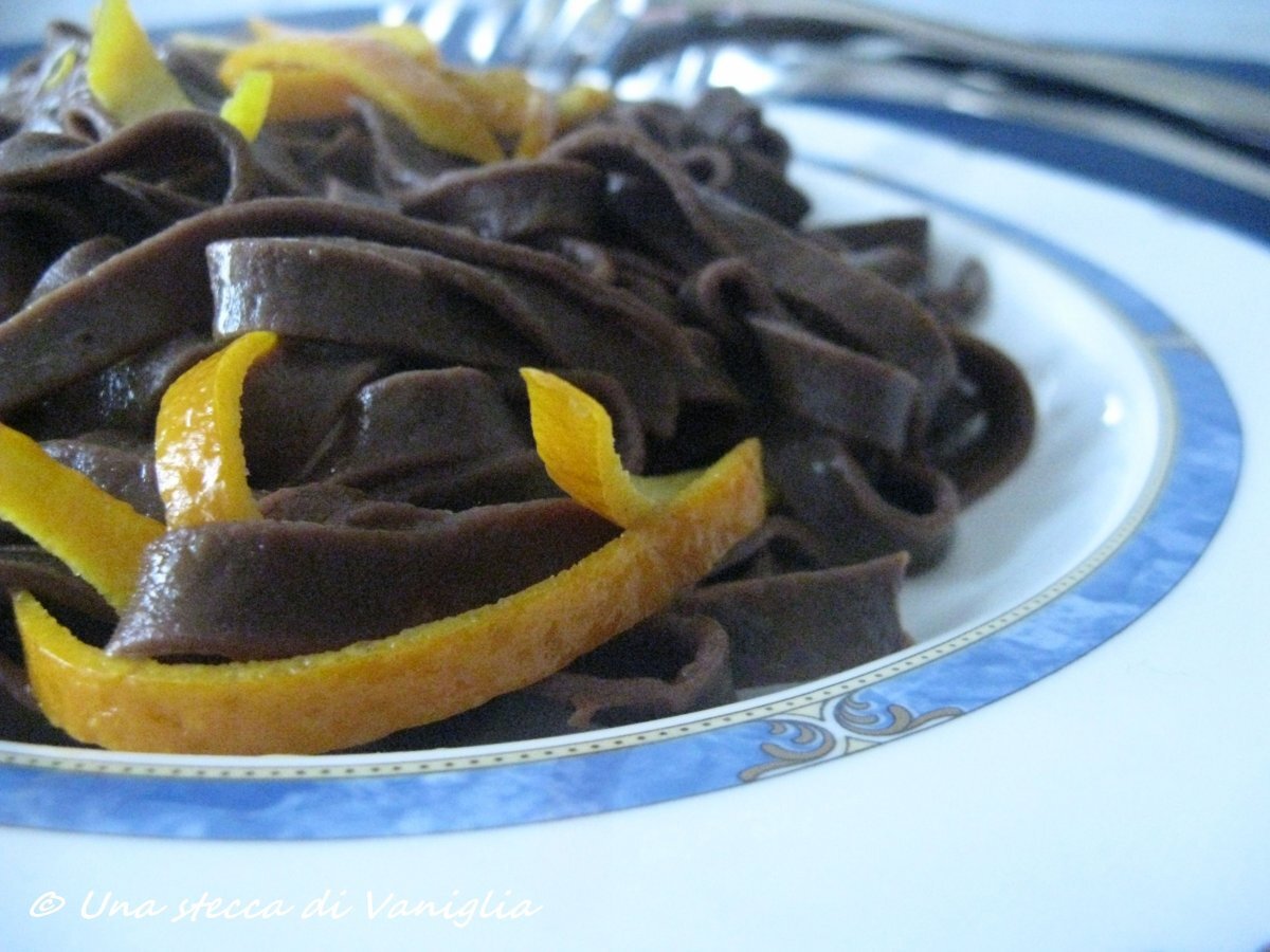 Tagliatelle al cacao con arance e cannella