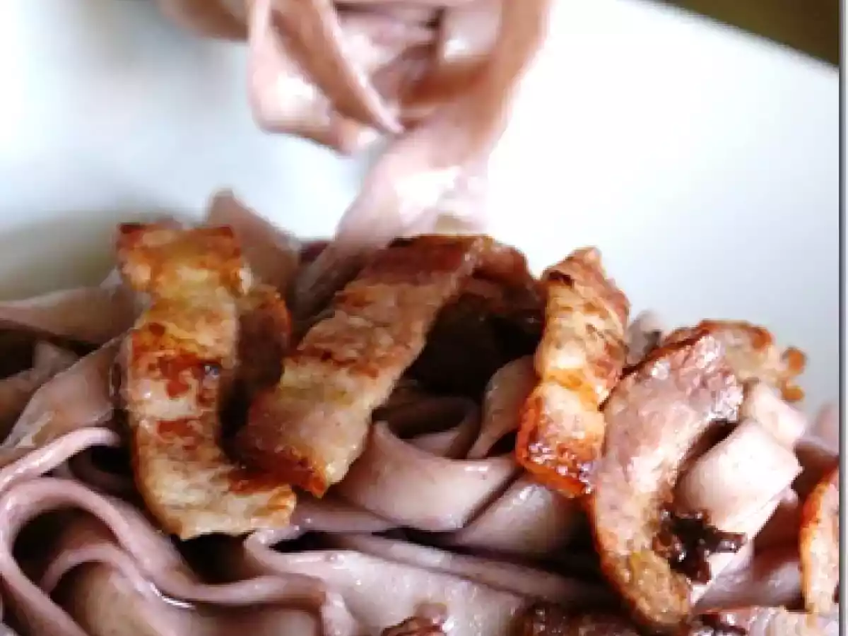 Tagliatelle al curry e vino rosso