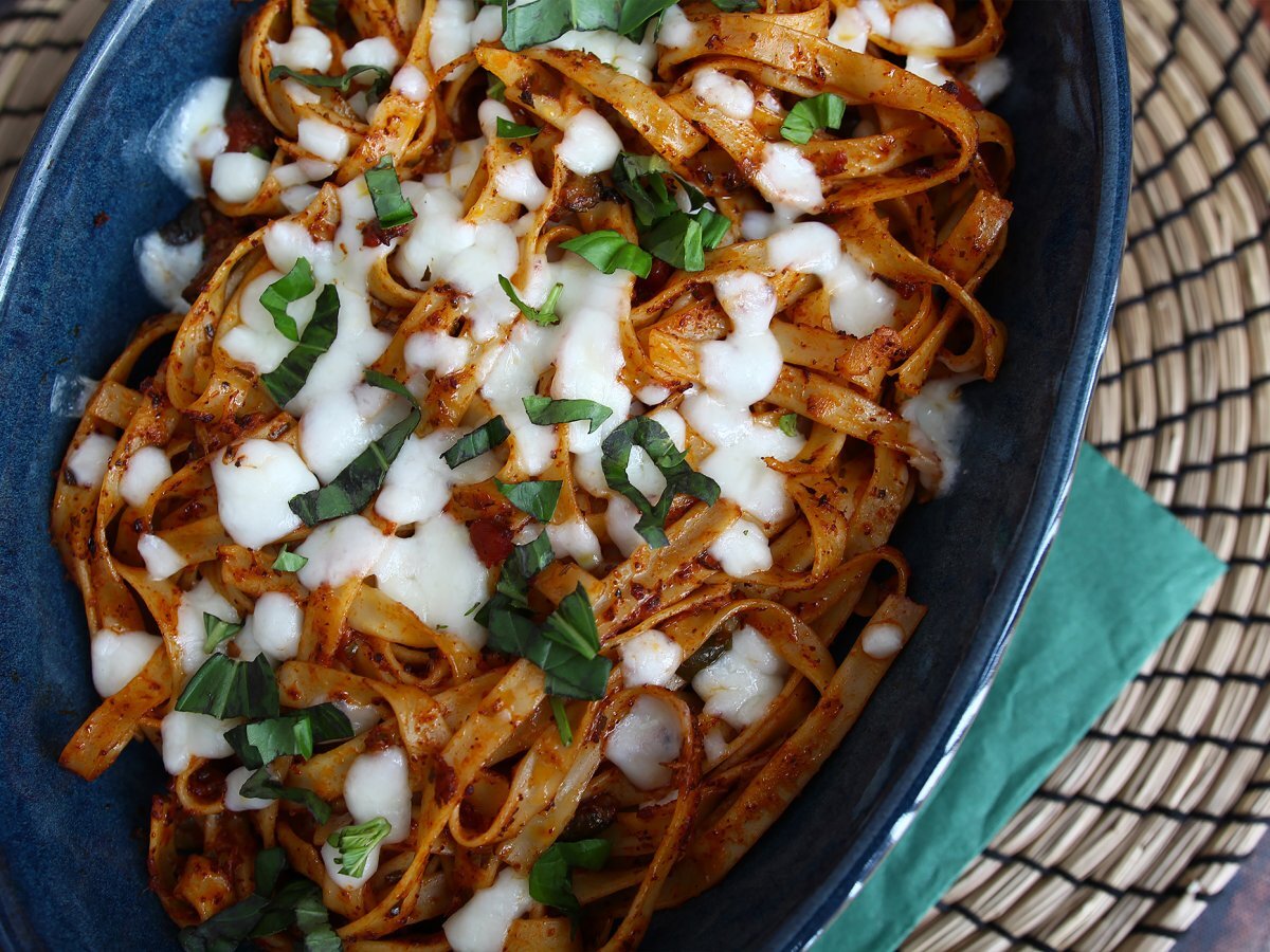 Tagliatelle al forno, la ricetta antispreco per utilizzare la pasta avanzata - foto 4