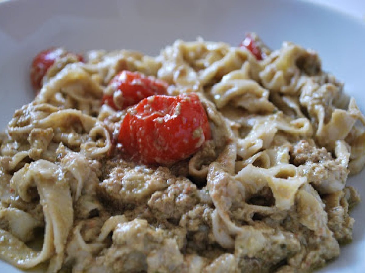 Tagliatelle al pesce in crema di noci