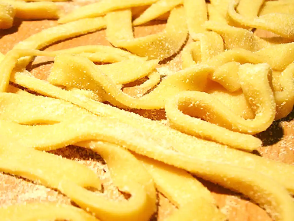 Tagliatelle al pesto di menta con nocciole, mandarino e pomodorini confit - foto 2