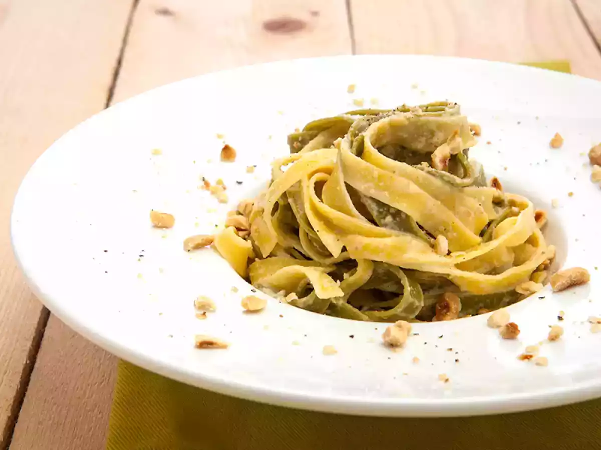 Tagliatelle al pesto di nocciole