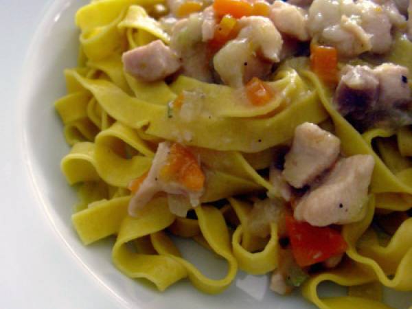 TAGLIATELLE AL RAGU' DI CONIGLIO