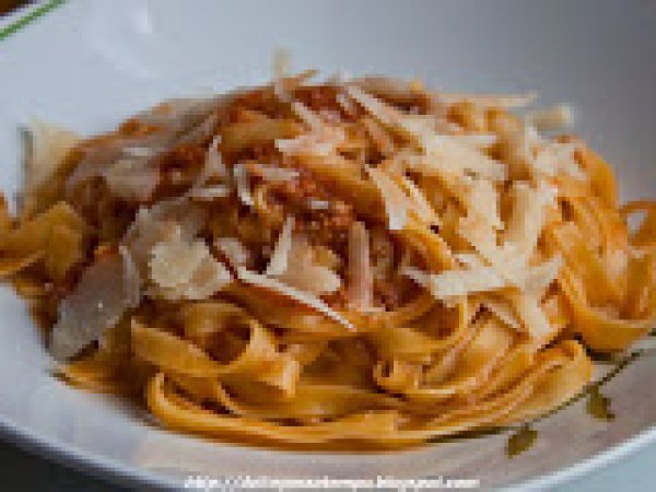 Tagliatelle Al Ragù Di Culatello E Scaglie Di Parmigiano