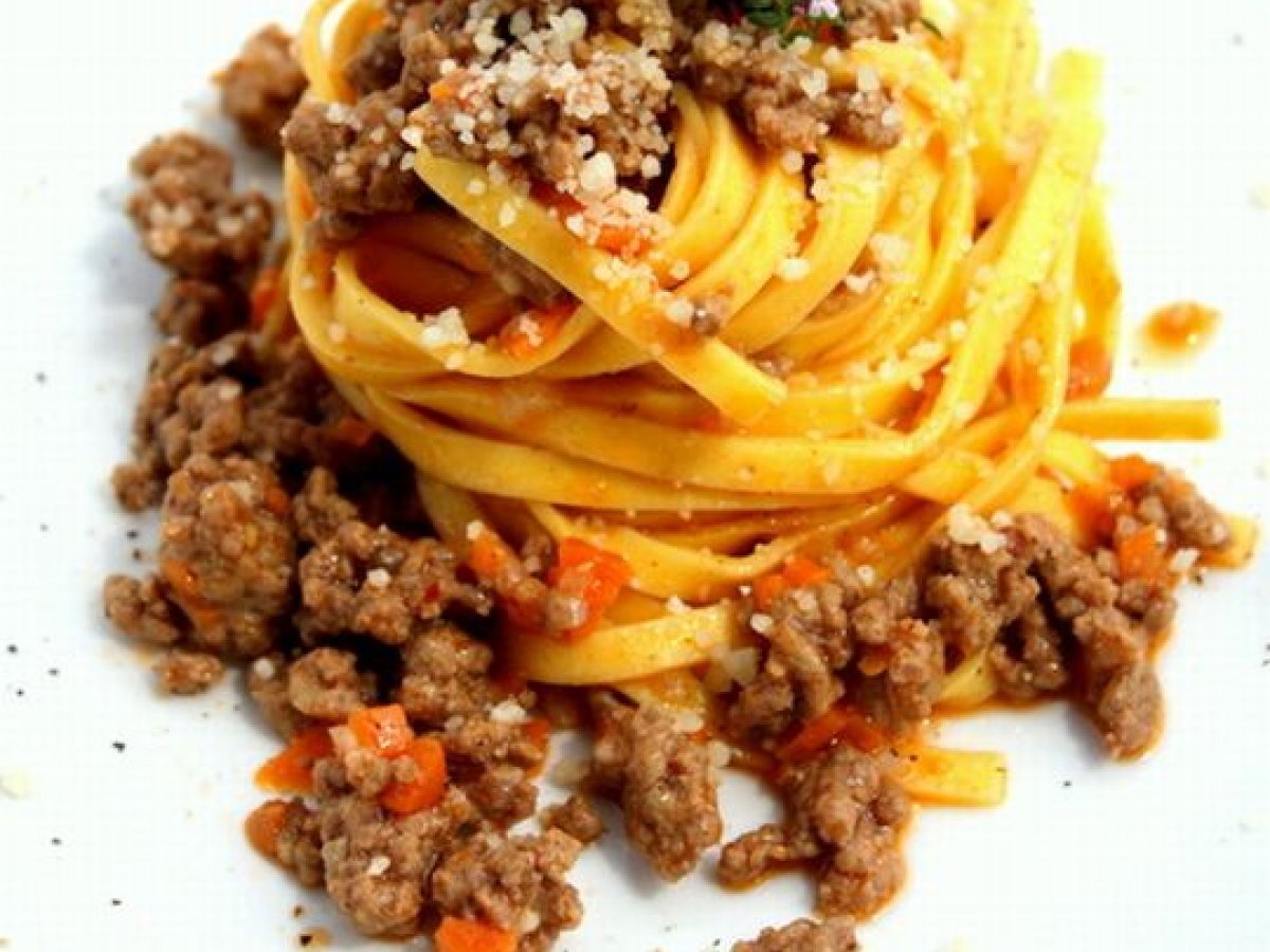 Tagliatelle al ragù speziato