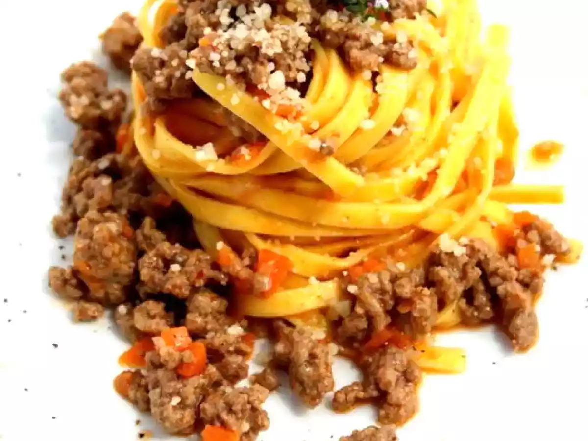 Tagliatelle al ragù speziato