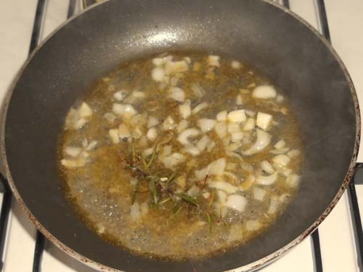 Tagliatelle allo zafferano con gamberi al rosmarino - foto 2