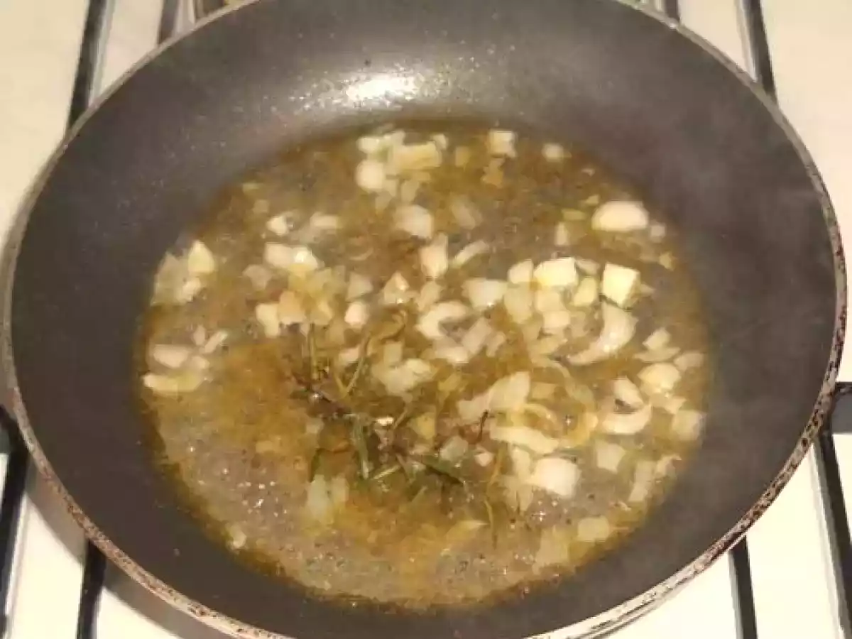 Tagliatelle allo zafferano con gamberi al rosmarino - foto 2