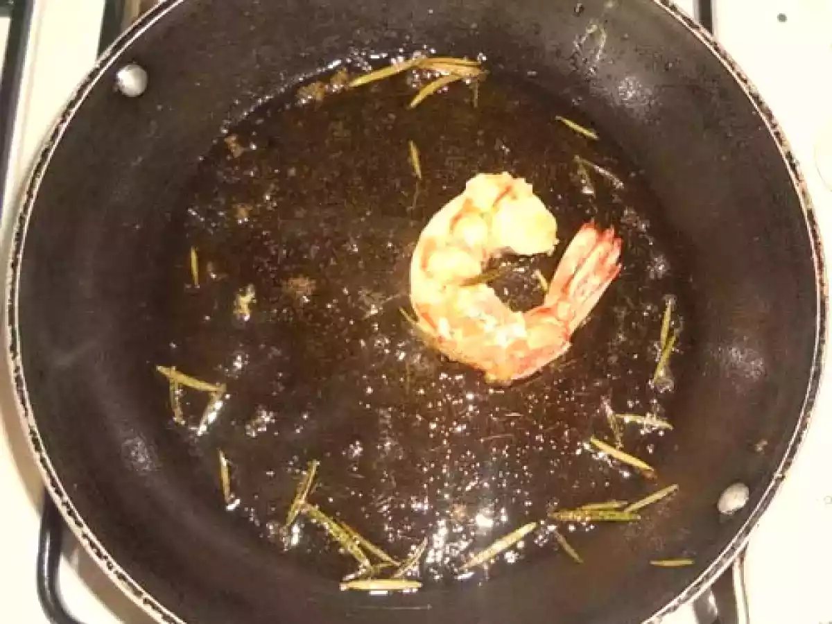 Tagliatelle allo zafferano con gamberi al rosmarino - foto 3