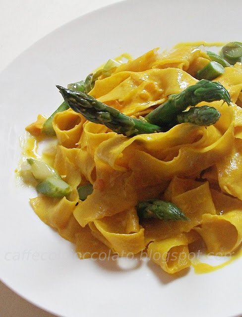 Ricetta tagliatelle asparagi e zafferano