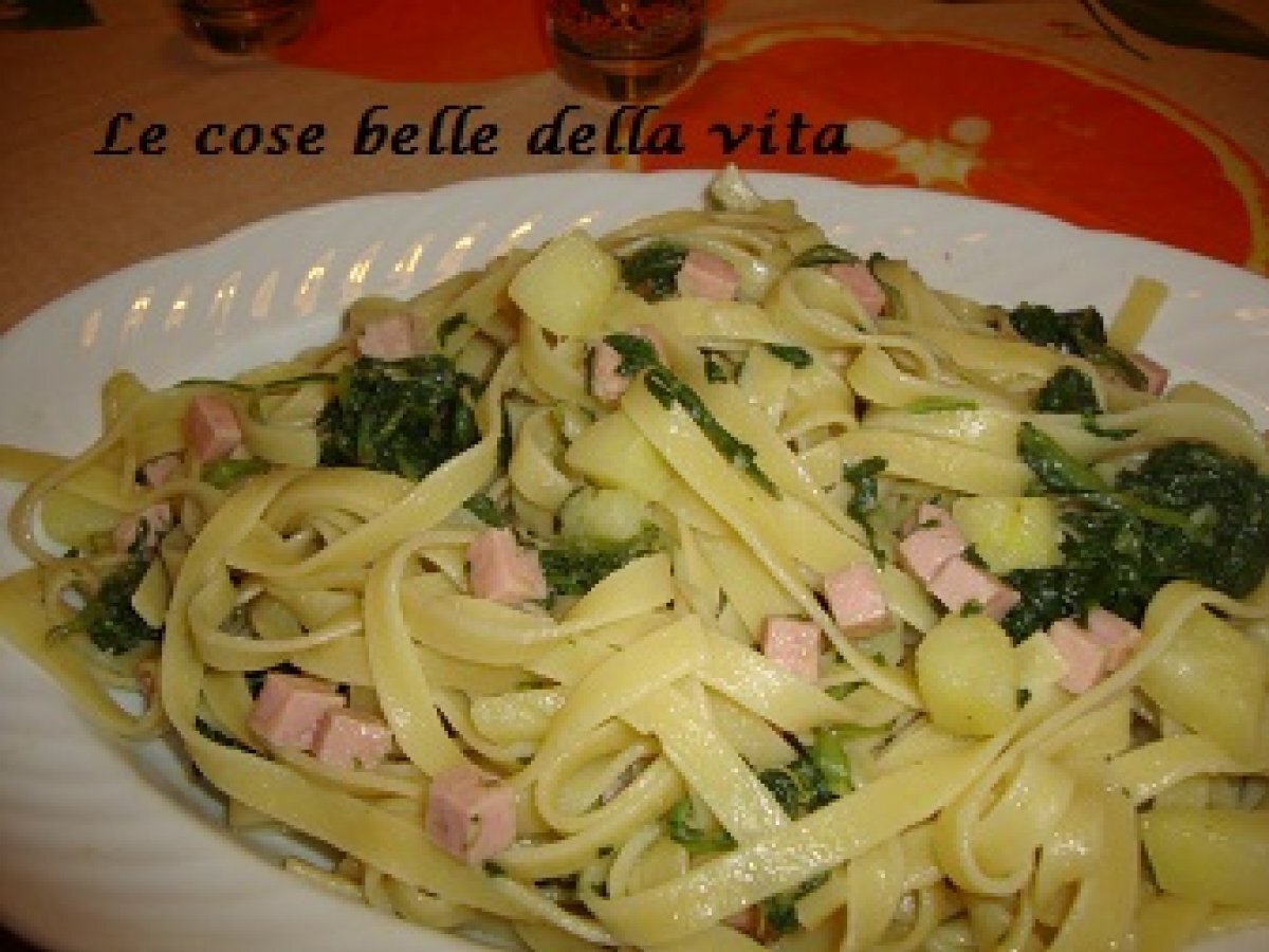 Tagliatelle con bieta prosciutto e patate