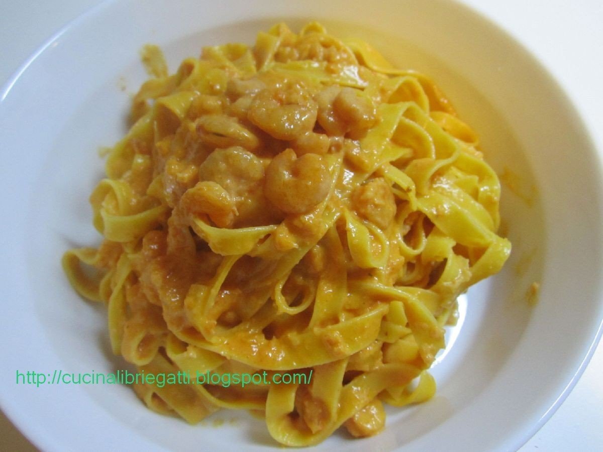 Tagliatelle con crema di gamberetti al brandy