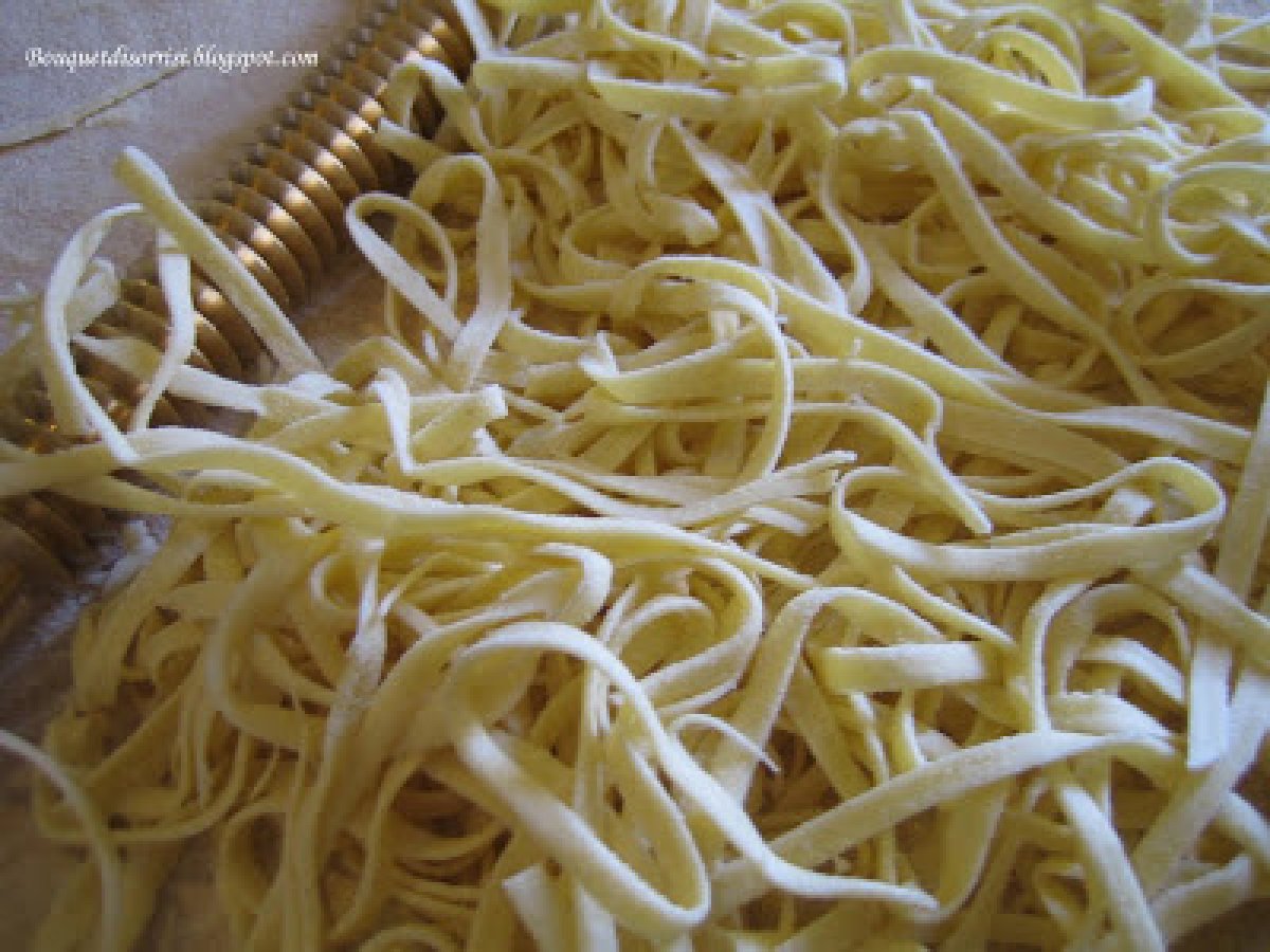 TAGLIATELLE CON FARINA DI GRANO DURO - BASE