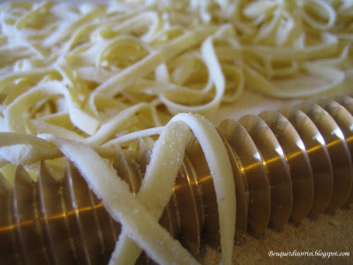 TAGLIATELLE CON FARINA DI GRANO DURO - BASE - foto 2