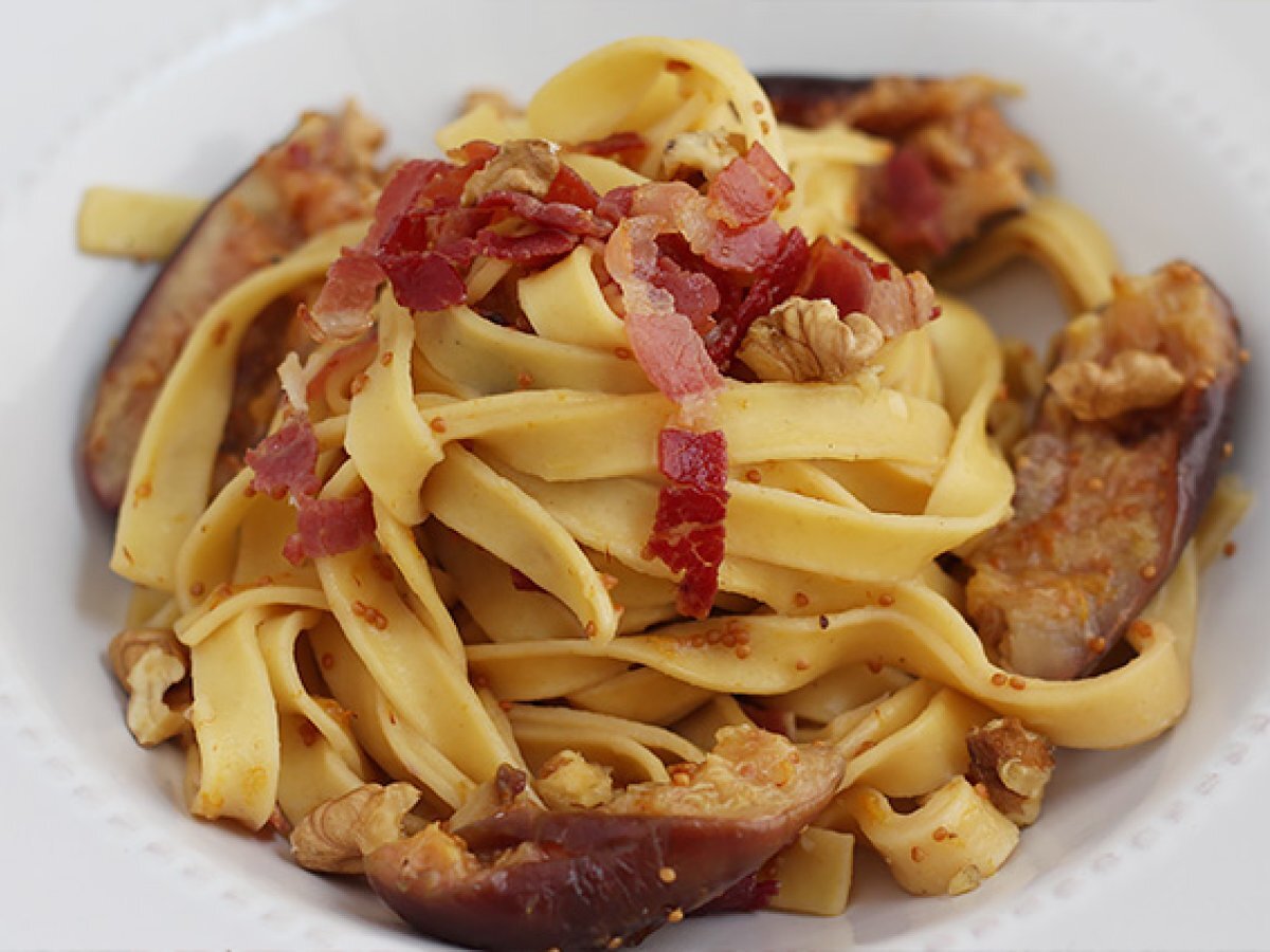 Tagliatelle con fichi, pancetta e noci - foto 2