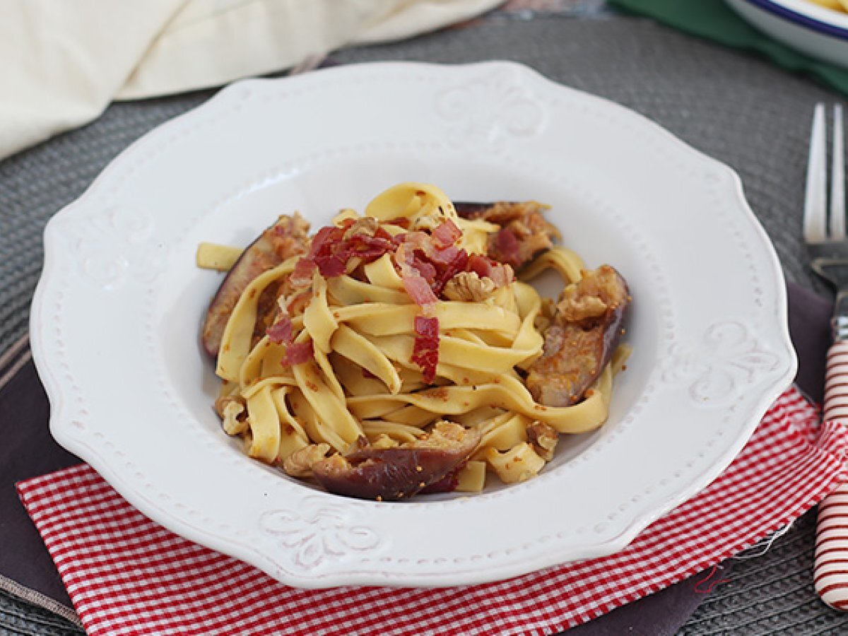 Tagliatelle con fichi, pancetta e noci - foto 3