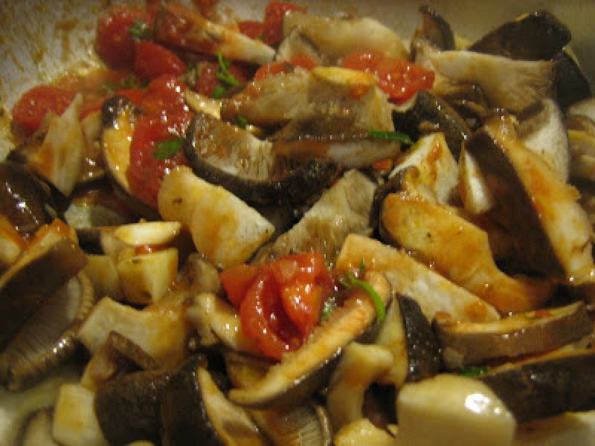 TAGLIATELLE CON FUNGHI AL FUNGHETTO
