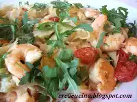 Tagliatelle con gamberi,pomodorini e rucola